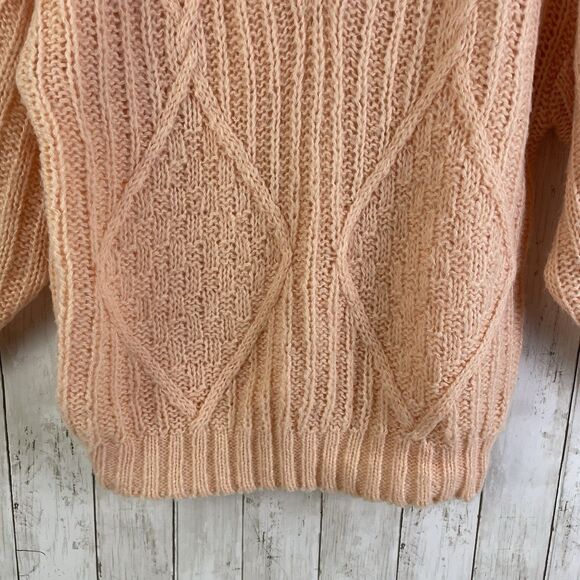 Vintage Sweater On Cue Sz 42 Large Peach Acrylic Cable Knit Faux Pearl Button - Picture 4 of 9